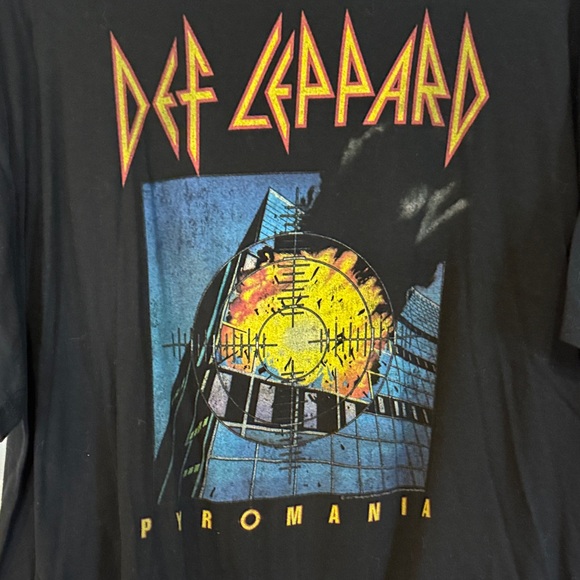 Def Leppard Black Graphic Tee - Picture 2 of 8